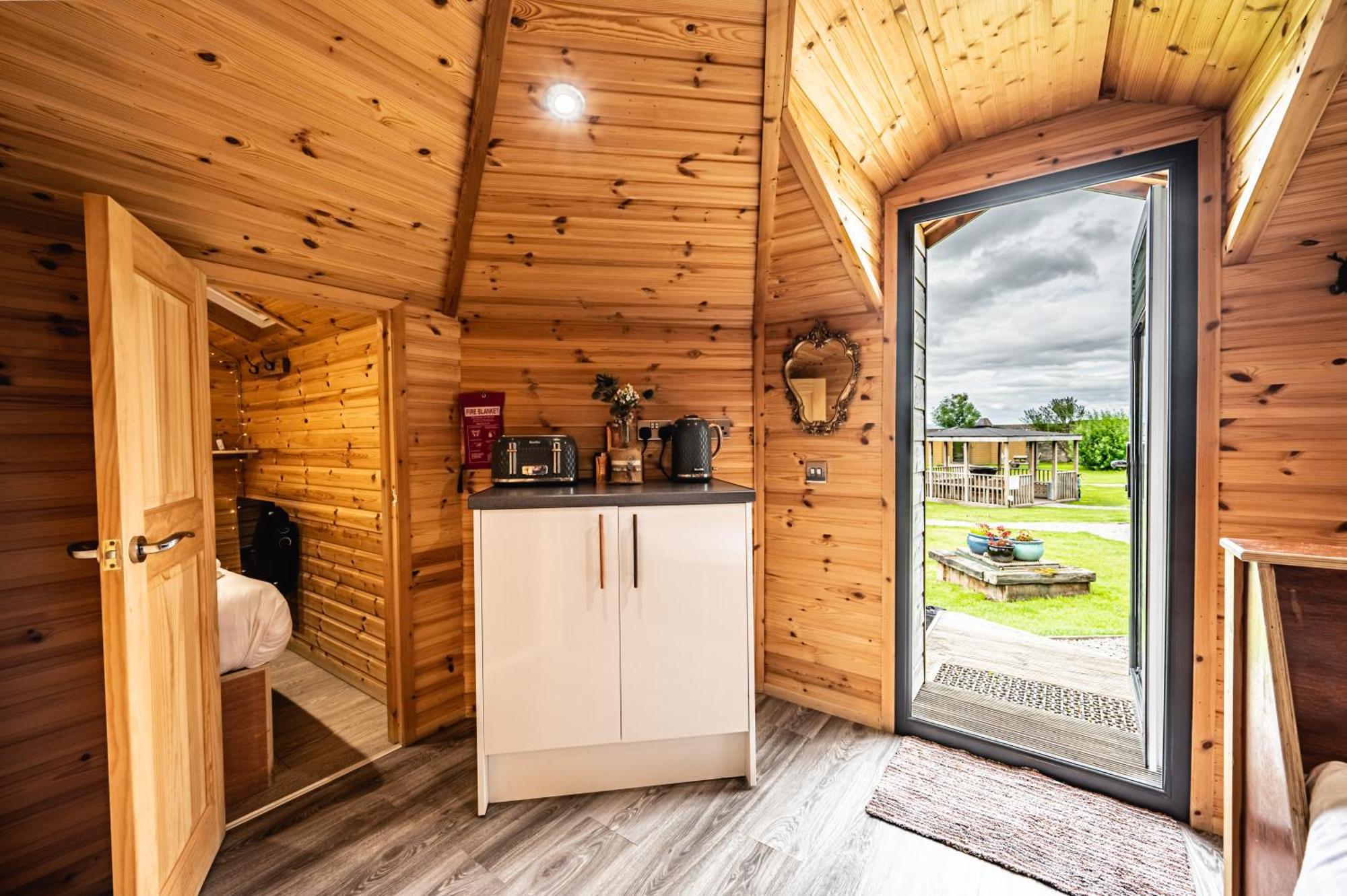 Hotel Delny Glamping And Farm Animals Invergordon Exterior foto